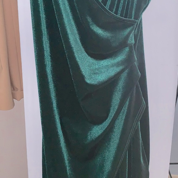 Green Dress— Akira - Picture 3 of 4